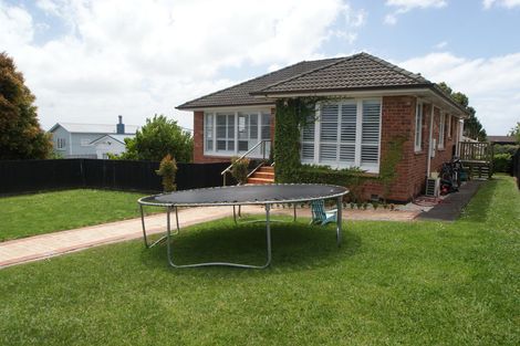 Photo of property in 33 Fairlands Avenue, Waterview, Auckland, 1026