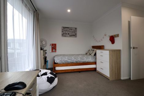 Photo of property in 11f Clearwater Cove, West Harbour, Auckland, 0618