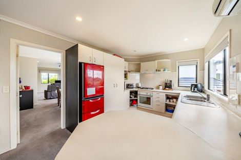 Photo of property in 25 Landsdowne Terrace, Karori, Wellington, 6012