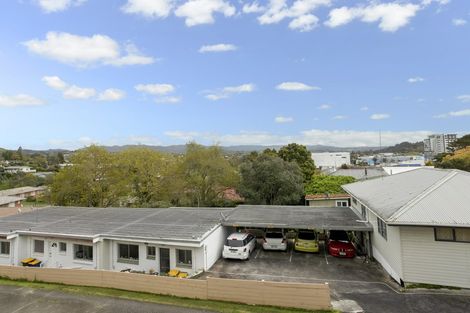 Photo of property in 1/78 West Coast Road, Glen Eden, Auckland, 0602