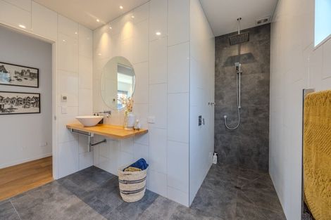 Photo of property in 16 Sapphire Spring Rise, Wanaka, 9305