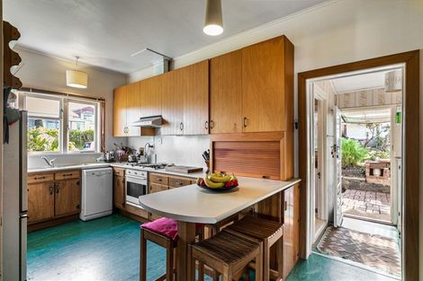 Photo of property in 18 Ngataringa Road, Devonport, Auckland, 0624