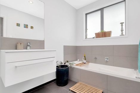 Photo of property in 11 Coutts Street, Papamoa Beach, Papamoa, 3118