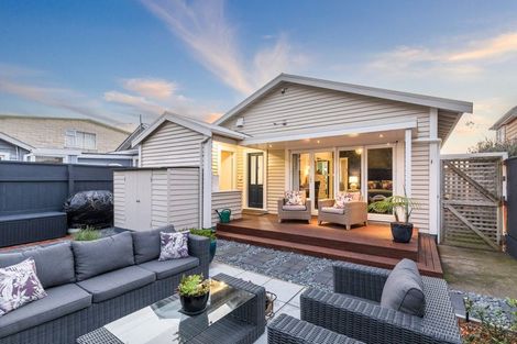 Photo of property in 7 Marine Parade, Eastbourne, Lower Hutt, 5013