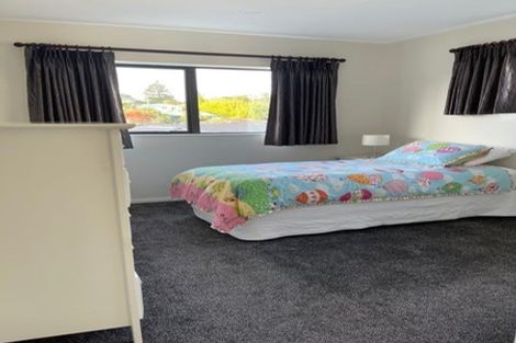 Photo of property in 12 Han Court, Glen Eden, Auckland, 0602