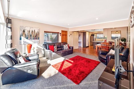 Photo of property in 5 Cascades Road, Pakuranga Heights, Auckland, 2010