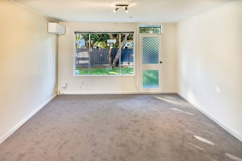 Photo of property in 2/35 Mana Esplanade, Paremata, Porirua, 5026