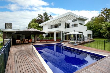 Photo of property in 531 South Road, Omata, New Plymouth, 4374