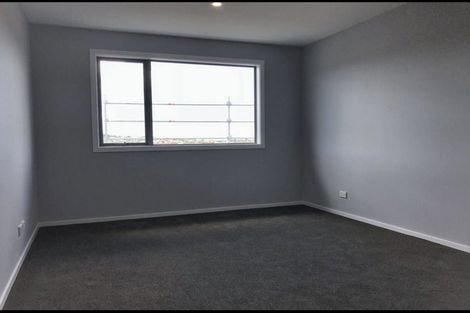 Photo of property in 21 Ken Douglas Drive, Aotea, Porirua, 5024