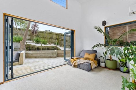 Photo of property in 2/310 Glenvar Road, Torbay, Auckland, 0630