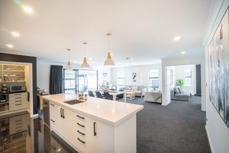 Photo of property in 3 Stratford Court, Fitzherbert, Palmerston North, 4410