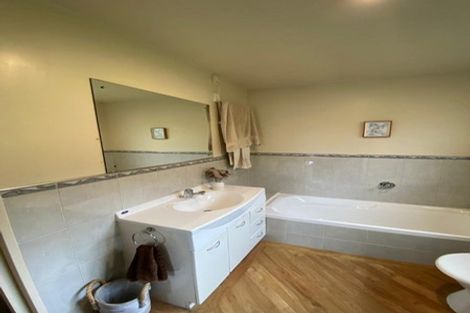 Photo of property in 3/48a Exmouth Road, Northcote, Auckland, 0627