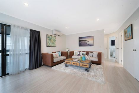 Photo of property in 124a Golf Road, New Lynn, Auckland, 0600
