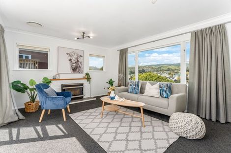 Photo of property in 13 Tainui Terrace, Tawa, Wellington, 5028