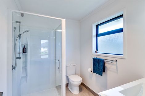 Photo of property in 5 Kaituna Place, Te Awa, Napier, 4110