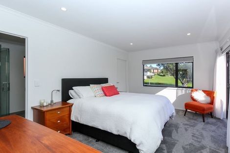 Photo of property in 6 Francis Douglas Drive, Westown, New Plymouth, 4310