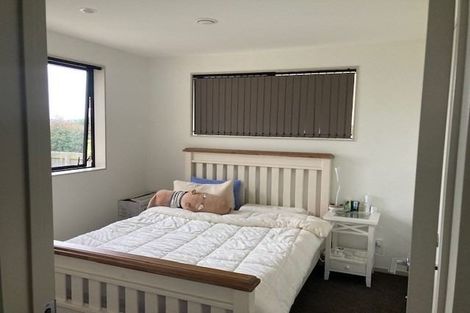 Photo of property in 33 Carole Crescent, Pakuranga, Auckland, 2010