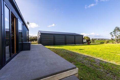 Photo of property in 237 Croydon Road, Midhirst, Stratford, 4394