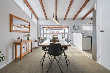 Photo of property in 10 Wikiriwhi Crescent, Awapuni, Palmerston North, 4412