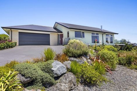 Photo of property in 3 Kapurau Lane, Merrilands, New Plymouth, 4312