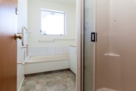 Photo of property in 2/143 Clarence Street, Riccarton, Christchurch, 8011