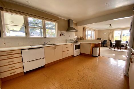 Photo of property in 6a Surrey Crescent, Hokowhitu, Palmerston North, 4410