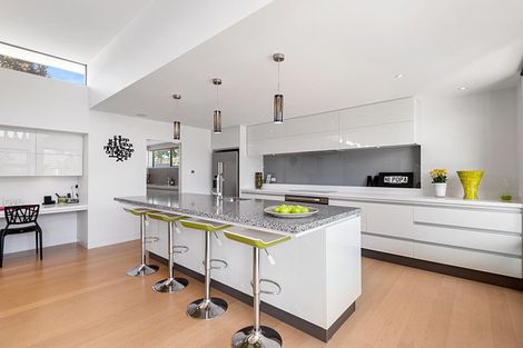 Photo of property in 25 Garreg Road, Fendalton, Christchurch, 8052