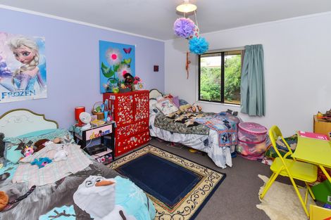 Photo of property in 8 Hadley Wood Drive, Wattle Downs, Auckland, 2103