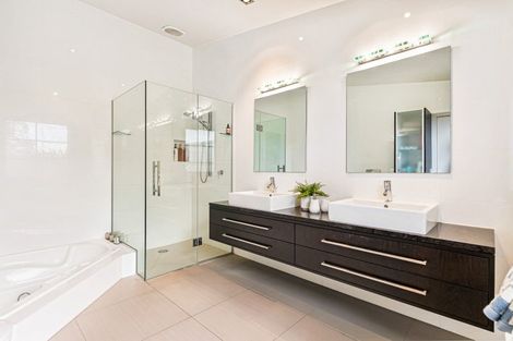 Photo of property in 2/2 Clifton Road, Hauraki, Auckland, 0622
