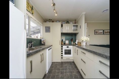 Photo of property in 35 Peter Hall Drive, Kelvin Grove, Palmerston North, 4414