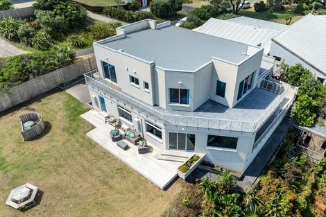 Photo of property in 20 Coates Avenue, Baylys Beach, Dargaville, 0377