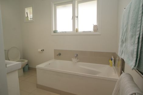 Photo of property in 33 Fairlands Avenue, Waterview, Auckland, 1026