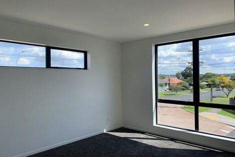 Photo of property in 1/103 Flanshaw Road, Te Atatu South, Auckland, 0610