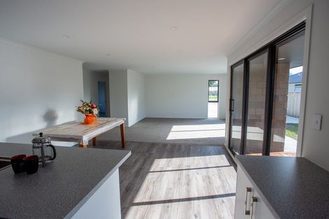 Photo of property in 5 Van Baarle Close, Carterton, 5713