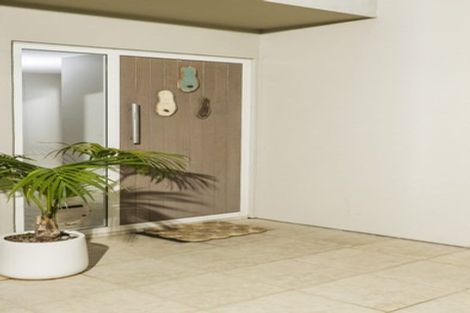 Photo of property in 17a The Strand, Takapuna, Auckland, 0622