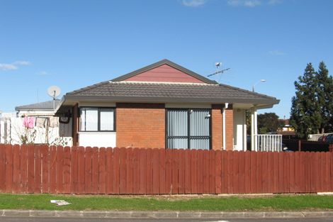 Photo of property in 1/1 Senecio Place, Weymouth, Auckland, 2103