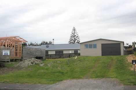 Photo of property in 6 Takitimu Street, Waitarere Beach, Levin, 5510