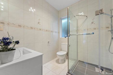 Photo of property in 8 Elkstone Place, Henderson, Auckland, 0612