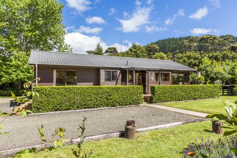 Photo of property in 1074 Peak Road, Helensville, 0875