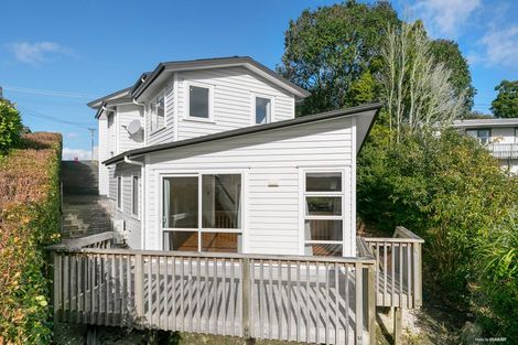 Photo of property in 26a Sunset Road, Unsworth Heights, Auckland, 0632