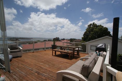 Photo of property in 33 Fairlands Avenue, Waterview, Auckland, 1026