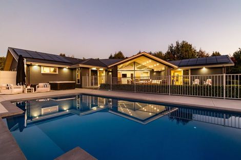 Photo of property in 12 Spur Road, Havelock North, 4130