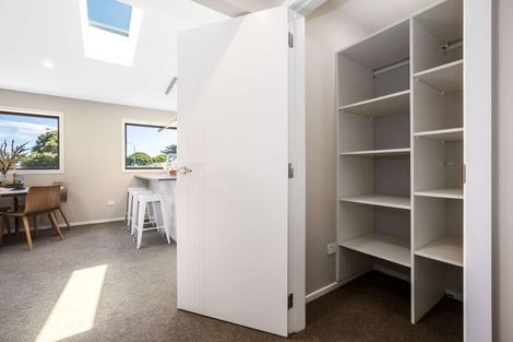 Photo of property in 2/7 Grays Road, Plimmerton, Porirua, 5026