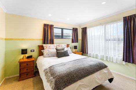 Photo of property in 43 Brightwater Crescent, Totara Park, Upper Hutt, 5018