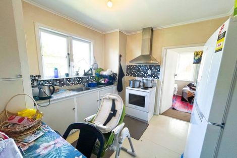 Photo of property in 52 Hutchinson Avenue, New Lynn, Auckland, 0600
