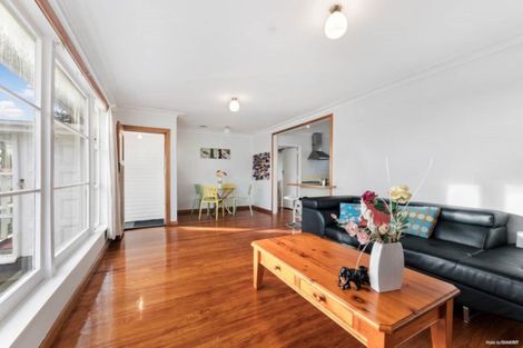 Photo of property in 68 Staveley Avenue, Mount Roskill, Auckland, 1041