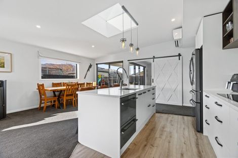 Photo of property in 1 Fraer Street, Cromwell, 9310