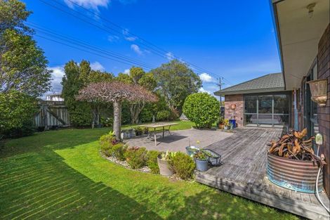 Photo of property in 9 Rosebank Avenue, Kelvin Grove, Palmerston North, 4414