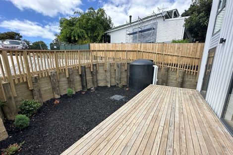 Photo of property in 60 Tiri Tiri Road, Birkdale, Auckland, 0626