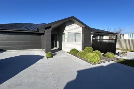 Photo of property in 4 Grey View Grove, Rangiora, 7400